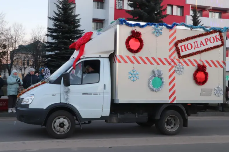 Сегодня в Октябрьском на Центральной площади прошел районный праздник "Торжество новогодних огней". - 5359025623175