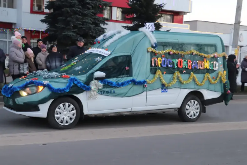 Сегодня в Октябрьском на Центральной площади прошел районный праздник "Торжество новогодних огней". - 5359025594759