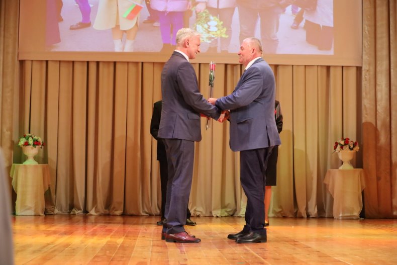 В центре досуга прошел торжественный вечер, посвященный Дню работников бытового обслуживания населения и жилищно-коммунального хозяйства «Празднуем вместе». - 5360042107271