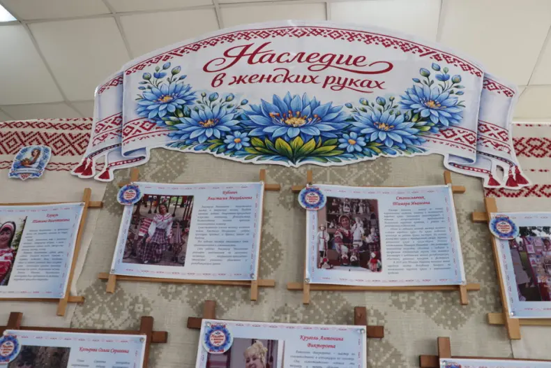 Торжественный вечер и праздничный концерт, посвященные Дню женщин, прошел в Октябрьском центре досуга накануне 8 Марта. - 5359879544711