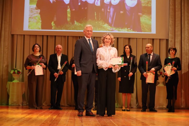 В центре досуга прошел торжественный вечер, посвященный Дню работников бытового обслуживания населения и жилищно-коммунального хозяйства «Празднуем вместе». - 5360042105991