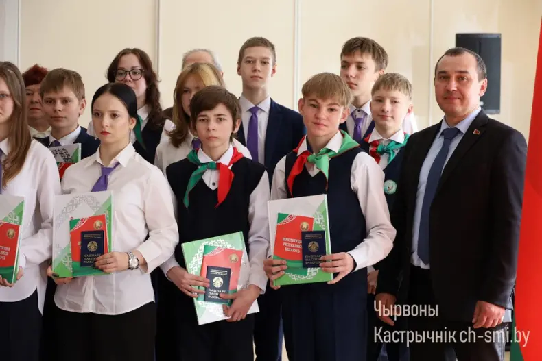 Первый паспорт – первый шаг во взрослую жизнь - 5359985367943