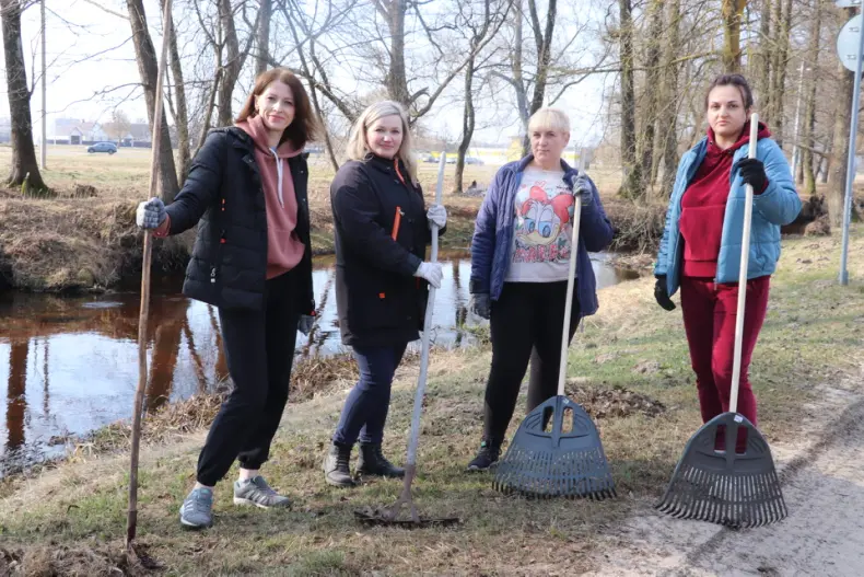 Областной субботник собрал 28 марта и руководителей, и представителей трудовых коллективов Октябрьщины. - 5360118767239