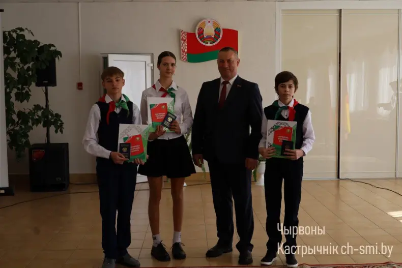 Первый паспорт – первый шаг во взрослую жизнь - 5359985372551