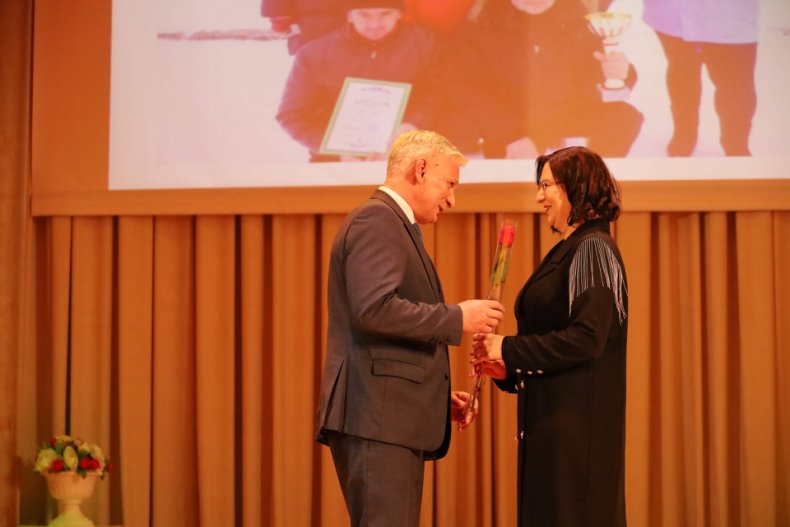 В центре досуга прошел торжественный вечер, посвященный Дню работников бытового обслуживания населения и жилищно-коммунального хозяйства «Празднуем вместе». - 5360042095751