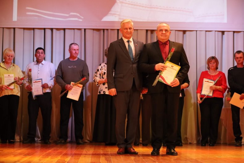 В центре досуга прошел торжественный вечер, посвященный Дню работников бытового обслуживания населения и жилищно-коммунального хозяйства «Празднуем вместе». - 5360042125191