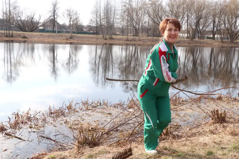 Областной субботник собрал 28 марта и руководителей, и представителей трудовых коллективов Октябрьщины. - 5360118755719