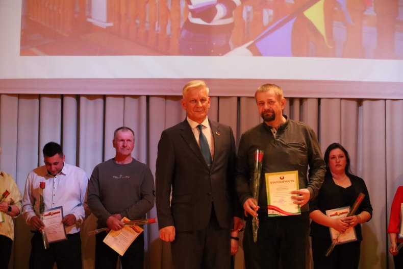 В центре досуга прошел торжественный вечер, посвященный Дню работников бытового обслуживания населения и жилищно-коммунального хозяйства «Празднуем вместе». - 5360042124935