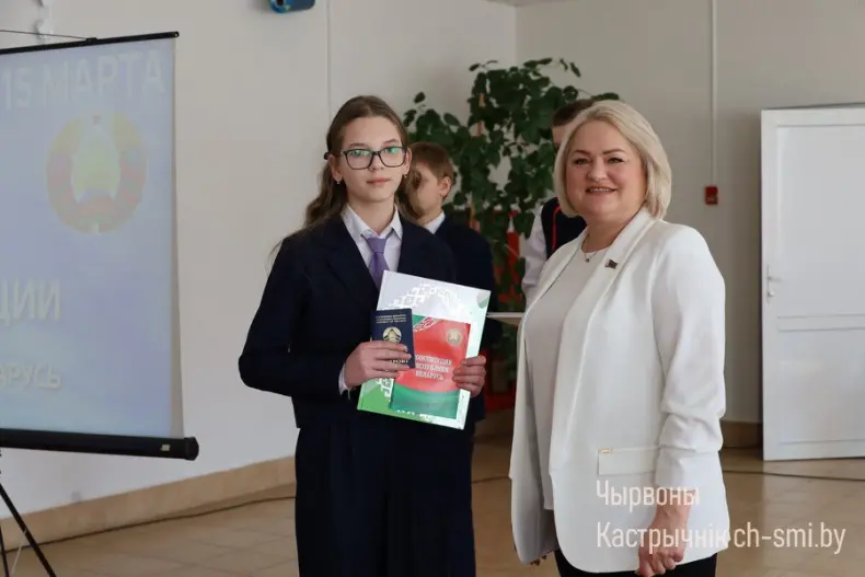 Первый паспорт – первый шаг во взрослую жизнь - 5359985375367