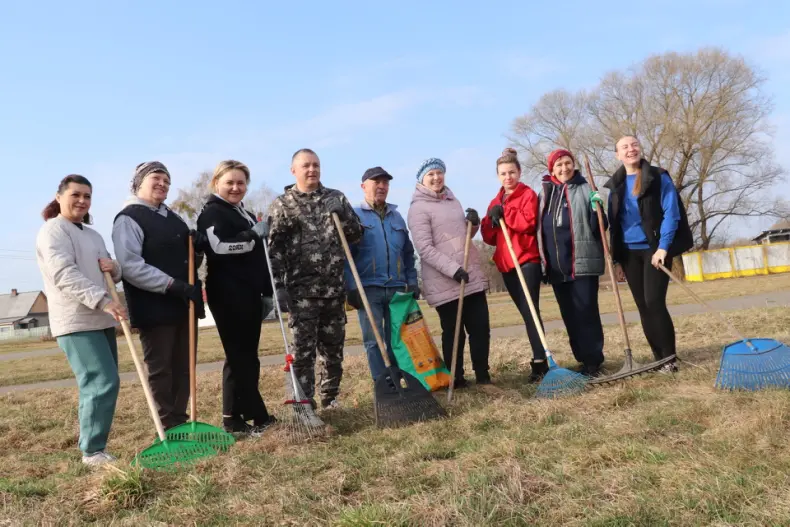Областной субботник собрал 28 марта и руководителей, и представителей трудовых коллективов Октябрьщины. - 5360118727047