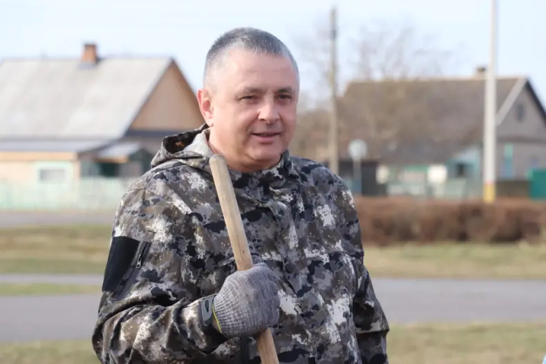 Областной субботник собрал 28 марта и руководителей, и представителей трудовых коллективов Октябрьщины. - 5360118726791