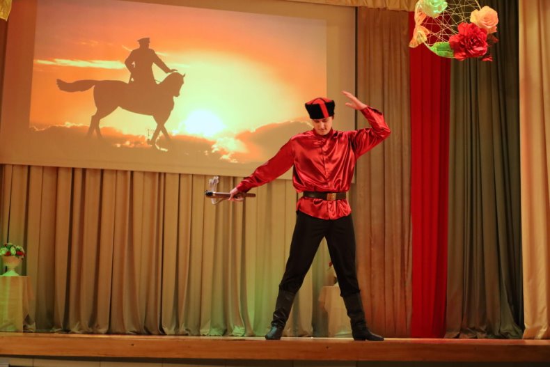 В центре досуга прошел торжественный вечер, посвященный Дню работников бытового обслуживания населения и жилищно-коммунального хозяйства «Празднуем вместе». - 5360042159239