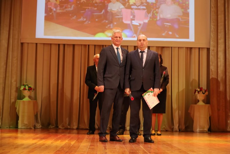 В центре досуга прошел торжественный вечер, посвященный Дню работников бытового обслуживания населения и жилищно-коммунального хозяйства «Празднуем вместе». - 5360042106759