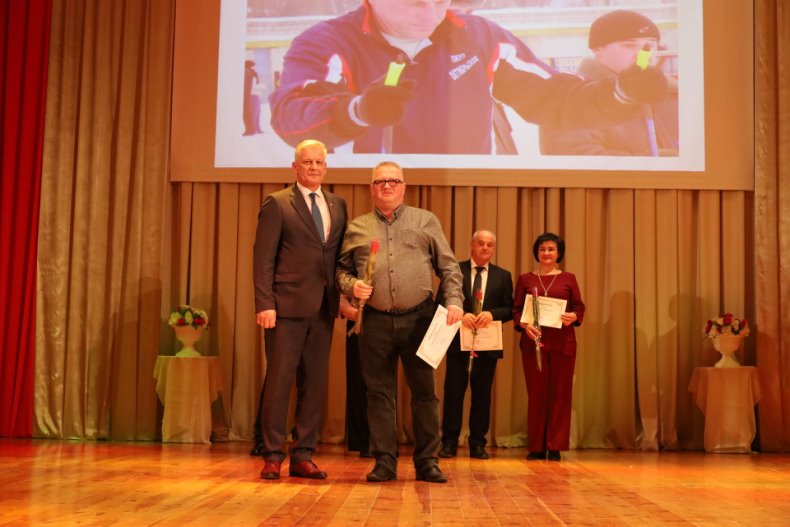 В центре досуга прошел торжественный вечер, посвященный Дню работников бытового обслуживания населения и жилищно-коммунального хозяйства «Празднуем вместе». - 5360042096775