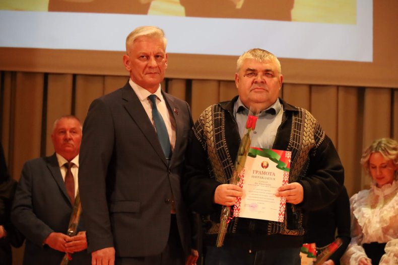 В центре досуга прошел торжественный вечер, посвященный Дню работников бытового обслуживания населения и жилищно-коммунального хозяйства «Празднуем вместе». - 5360042128263