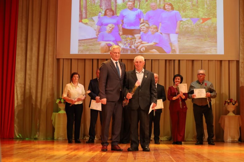В центре досуга прошел торжественный вечер, посвященный Дню работников бытового обслуживания населения и жилищно-коммунального хозяйства «Празднуем вместе». - 5360042096263