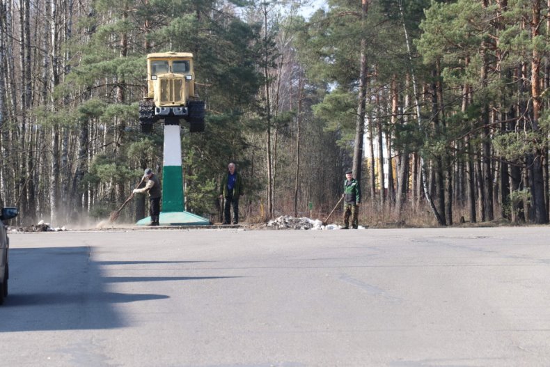 Областной субботник собрал 28 марта и руководителей, и представителей трудовых коллективов Октябрьщины. - 5360118797447