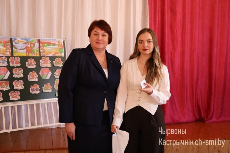 Церемония вступления в  октябрята, пионеры, члены Белорусского республиканского молодежного союза и РОО "Белая Русь" прошла сегодня в средней школе №2. - 5359965992583