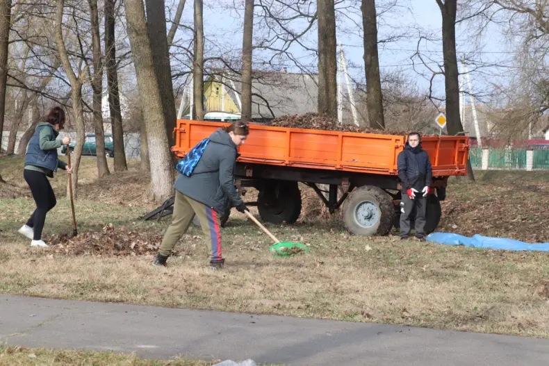 Областной субботник собрал 28 марта и руководителей, и представителей трудовых коллективов Октябрьщины. - 5360118771591