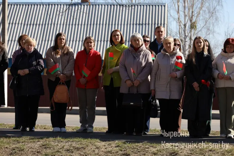 В Октябрьском почтили память  жертв Хатыни около памятного места "Каплица памяти" - 5360059444103