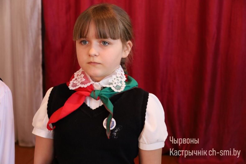 Церемония вступления в  октябрята, пионеры, члены Белорусского республиканского молодежного союза и РОО "Белая Русь" прошла сегодня в средней школе №2. - 5359965994375