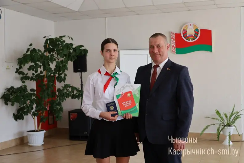 Первый паспорт – первый шаг во взрослую жизнь - 5359985373319