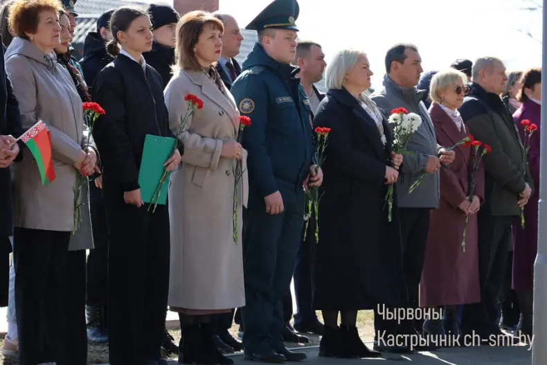 В Октябрьском почтили память  жертв Хатыни около памятного места "Каплица памяти" - 5360059444359