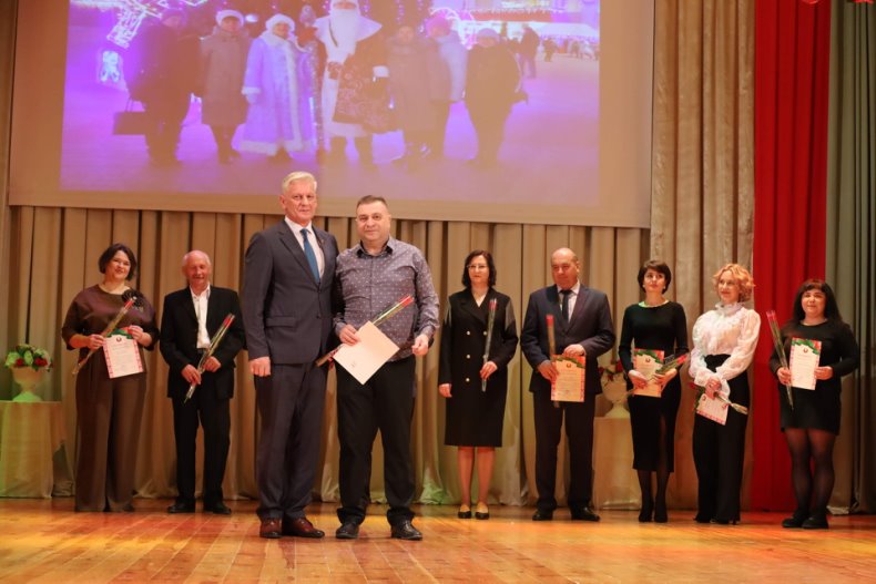 В центре досуга прошел торжественный вечер, посвященный Дню работников бытового обслуживания населения и жилищно-коммунального хозяйства «Празднуем вместе». - 5360042105479