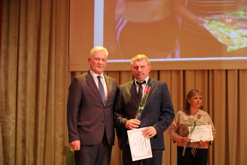 В центре досуга прошел торжественный вечер, посвященный Дню работников бытового обслуживания населения и жилищно-коммунального хозяйства «Празднуем вместе». - 5360042097543