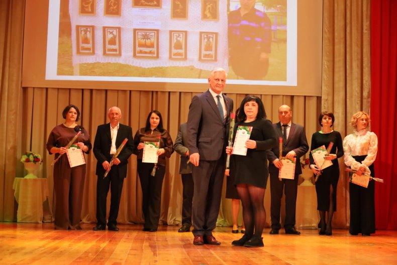 В центре досуга прошел торжественный вечер, посвященный Дню работников бытового обслуживания населения и жилищно-коммунального хозяйства «Празднуем вместе». - 5360042105735