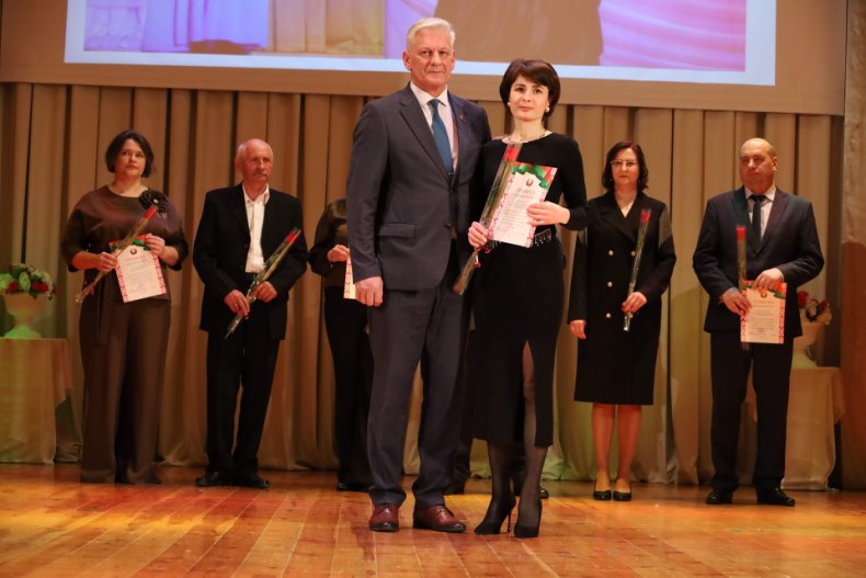 В центре досуга прошел торжественный вечер, посвященный Дню работников бытового обслуживания населения и жилищно-коммунального хозяйства «Празднуем вместе». - 5360042106247