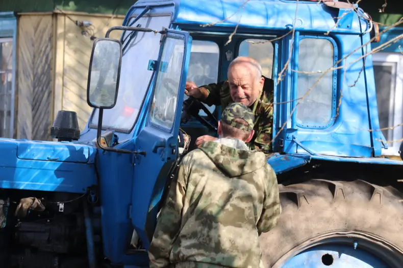 Областной субботник собрал 28 марта и руководителей, и представителей трудовых коллективов Октябрьщины. - 5360118766983