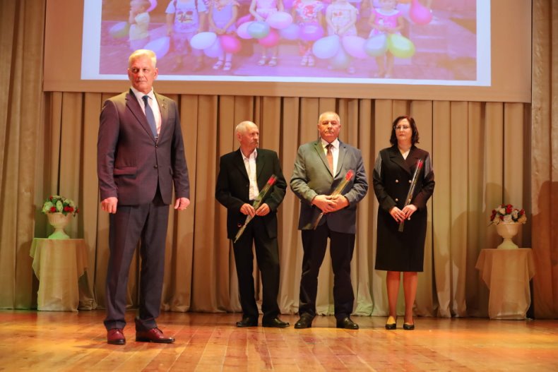 В центре досуга прошел торжественный вечер, посвященный Дню работников бытового обслуживания населения и жилищно-коммунального хозяйства «Празднуем вместе». - 5360042107015