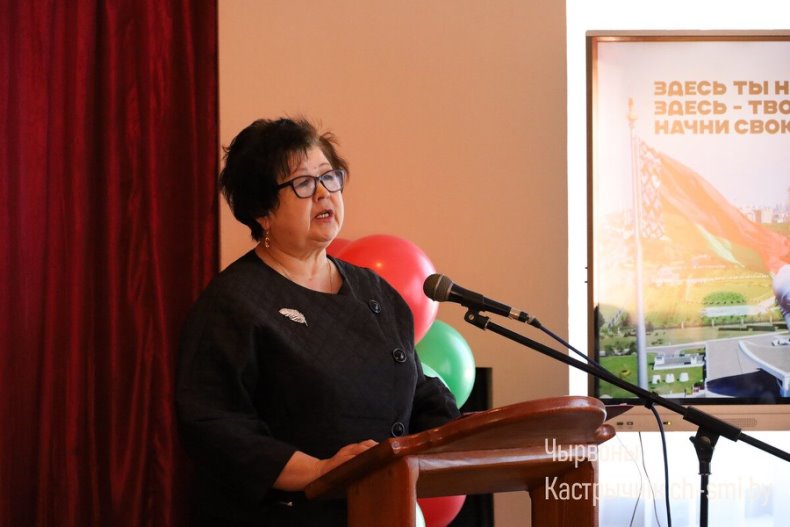 Церемония вступления в  октябрята, пионеры, члены Белорусского республиканского молодежного союза и РОО "Белая Русь" прошла сегодня в средней школе №2. - 5359965996679