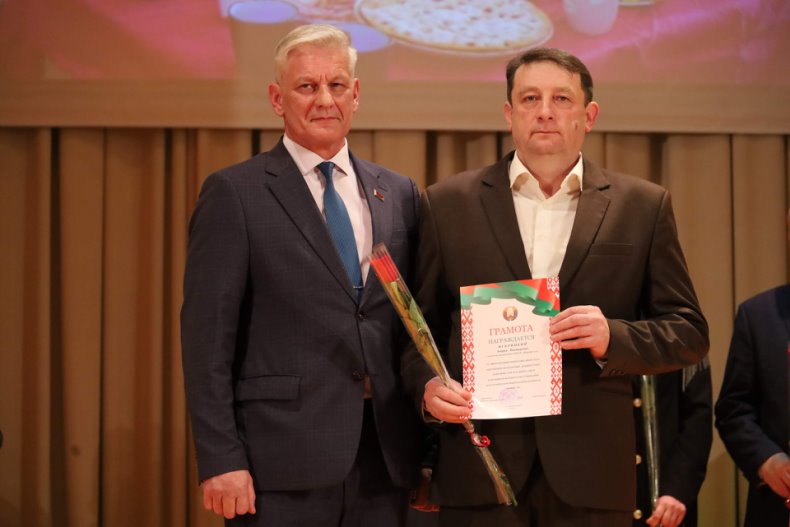 В центре досуга прошел торжественный вечер, посвященный Дню работников бытового обслуживания населения и жилищно-коммунального хозяйства «Празднуем вместе». - 5360042128775