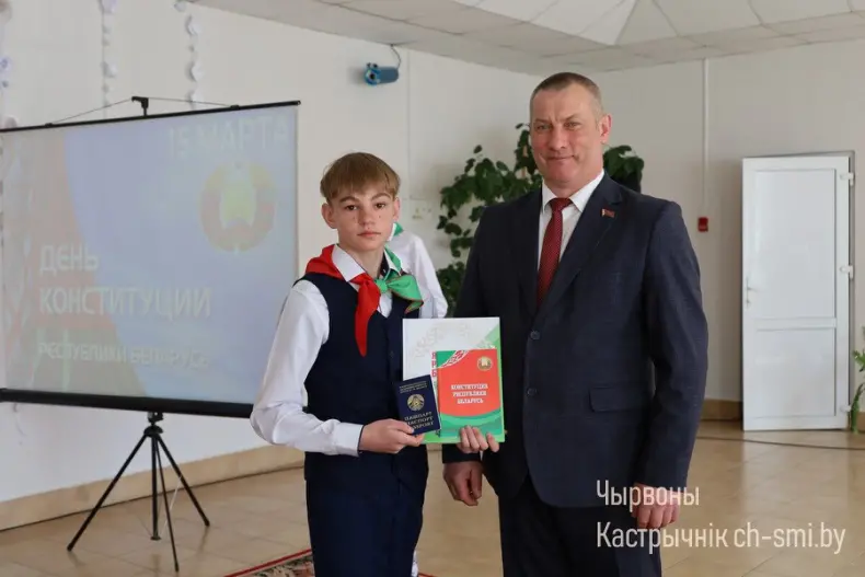 Первый паспорт – первый шаг во взрослую жизнь - 5359985373063