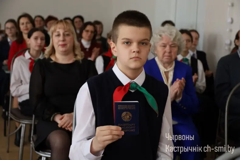 Первый паспорт – первый шаг во взрослую жизнь - 5359985373831