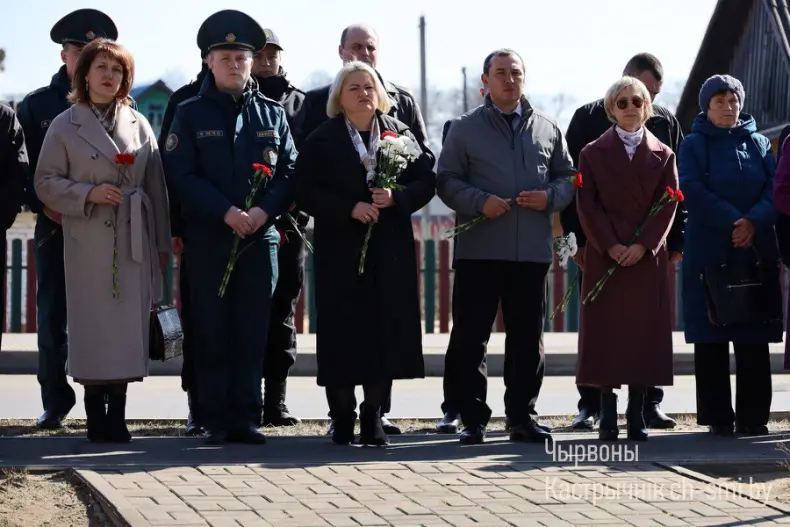 В Октябрьском почтили память  жертв Хатыни около памятного места "Каплица памяти" - 5360059443847