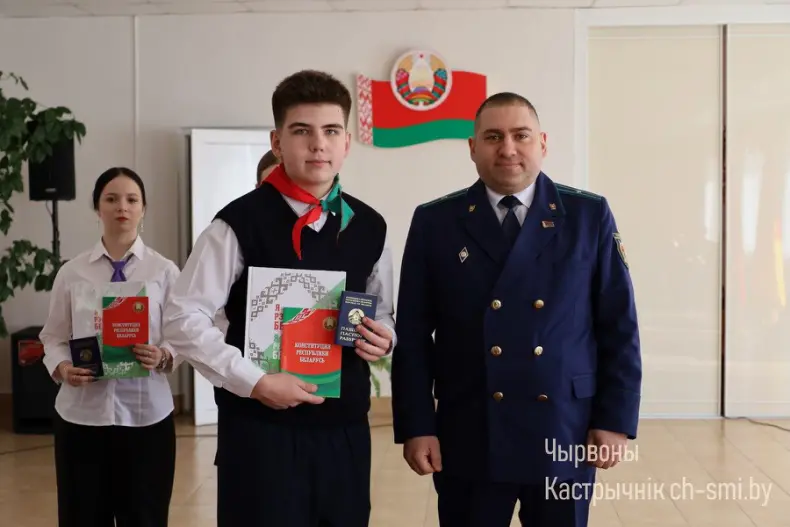 Первый паспорт – первый шаг во взрослую жизнь - 5359985371783