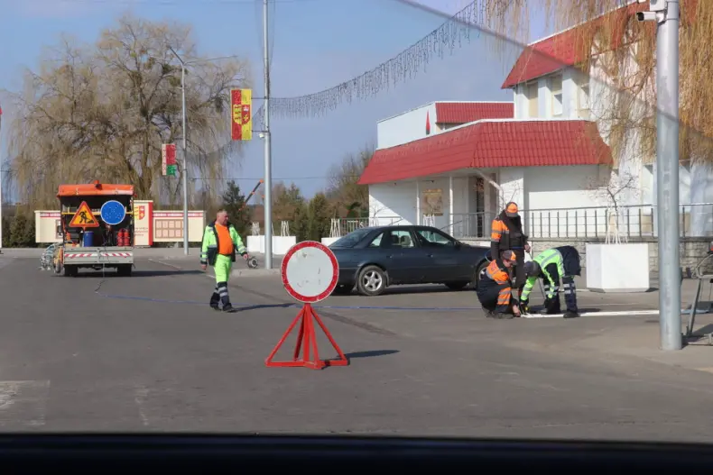 Областной субботник собрал 28 марта и руководителей, и представителей трудовых коллективов Октябрьщины. - 5360118799239