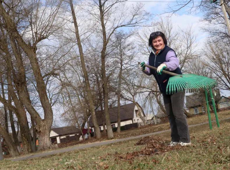 Областной субботник собрал 28 марта и руководителей, и представителей трудовых коллективов Октябрьщины. - 5360118709383