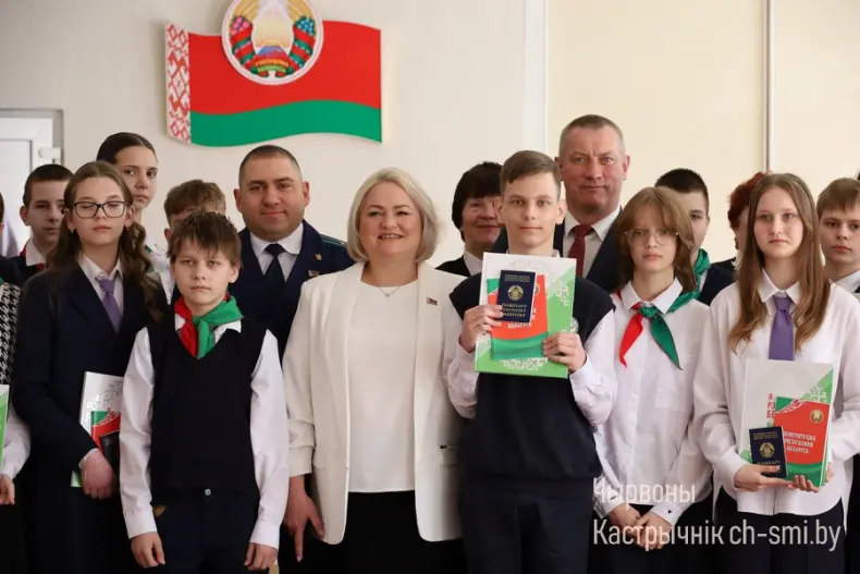 Первый паспорт – первый шаг во взрослую жизнь - 5359985368199