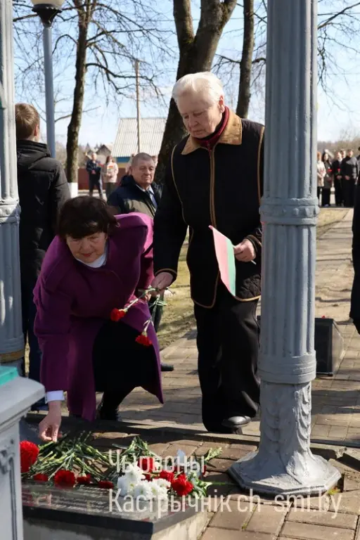 В Октябрьском почтили память  жертв Хатыни около памятного места "Каплица памяти" - 5360059535751