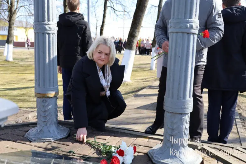 В Октябрьском почтили память  жертв Хатыни около памятного места "Каплица памяти" - 5360059536519