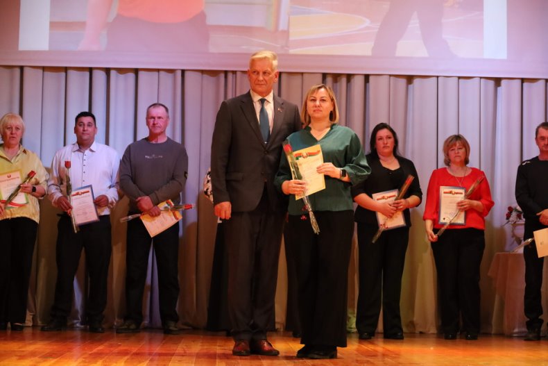 В центре досуга прошел торжественный вечер, посвященный Дню работников бытового обслуживания населения и жилищно-коммунального хозяйства «Празднуем вместе». - 5360042124679