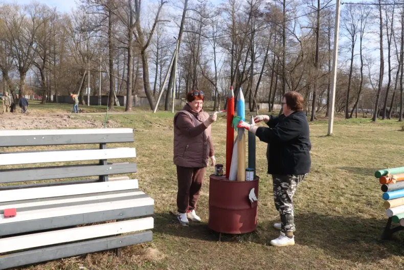 Областной субботник собрал 28 марта и руководителей, и представителей трудовых коллективов Октябрьщины. - 5360118722439