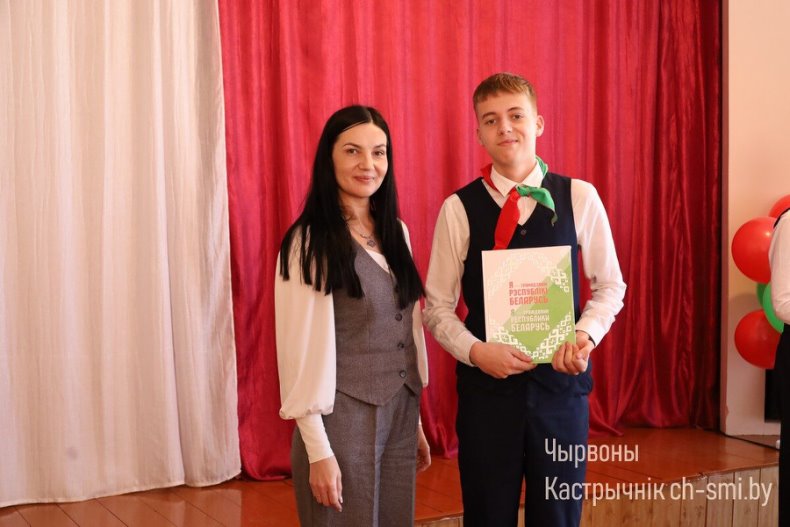 Церемония вступления в  октябрята, пионеры, члены Белорусского республиканского молодежного союза и РОО "Белая Русь" прошла сегодня в средней школе №2. - 5359965991559