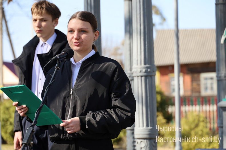 В Октябрьском почтили память  жертв Хатыни около памятного места "Каплица памяти" - 5360059497863
