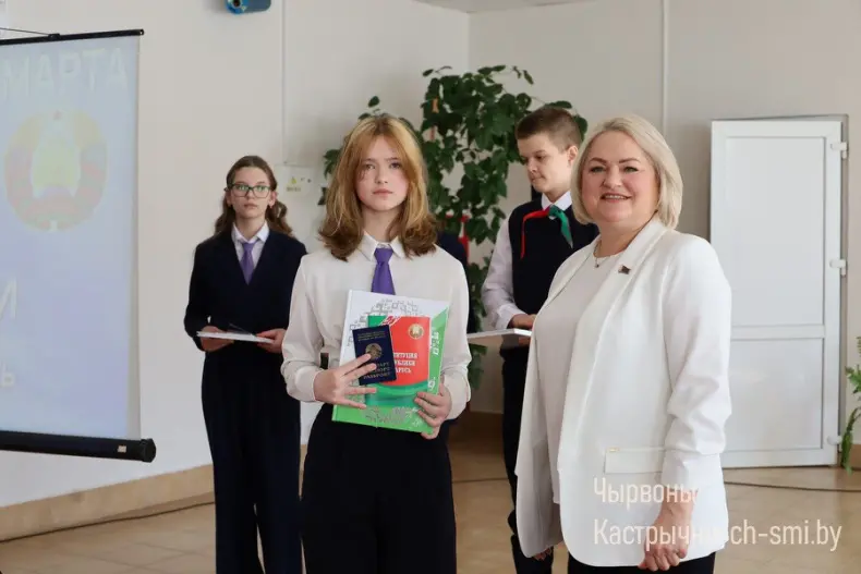 Первый паспорт – первый шаг во взрослую жизнь - 5359985375111