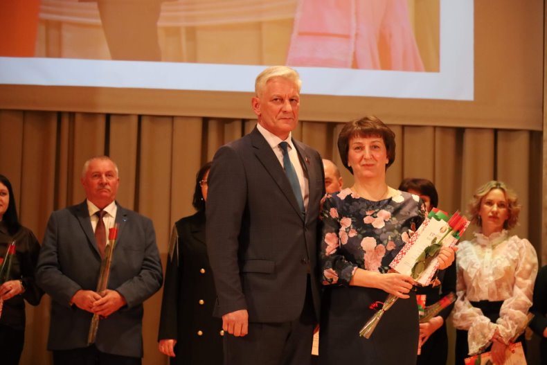 В центре досуга прошел торжественный вечер, посвященный Дню работников бытового обслуживания населения и жилищно-коммунального хозяйства «Празднуем вместе». - 5360042128519